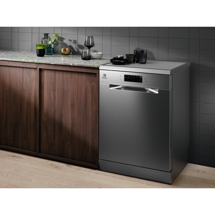 Electrolux - Свoбодностояща съдомиялна - ESM48400SX